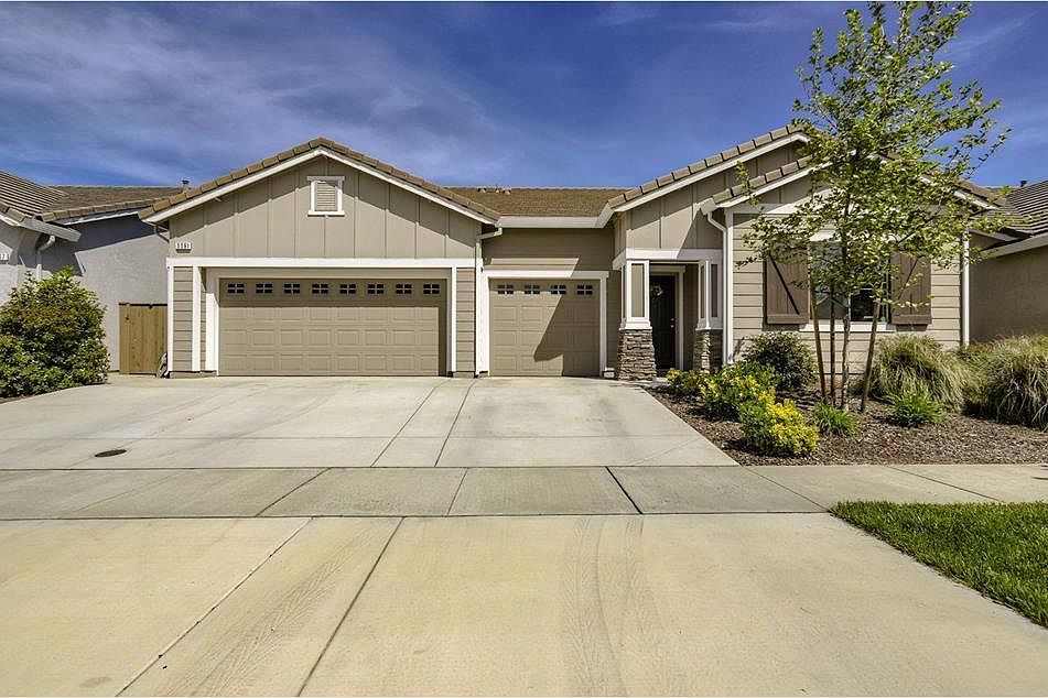 5561 Peach Tree Drive